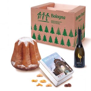 Confezione con Pandoro, cioccolatini e bottiglia