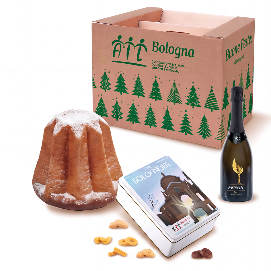 Confezione con Pandoro, cioccolatini e bottiglia