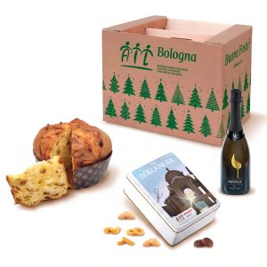 Confezione con panettone, cioccolatini e bottiglia