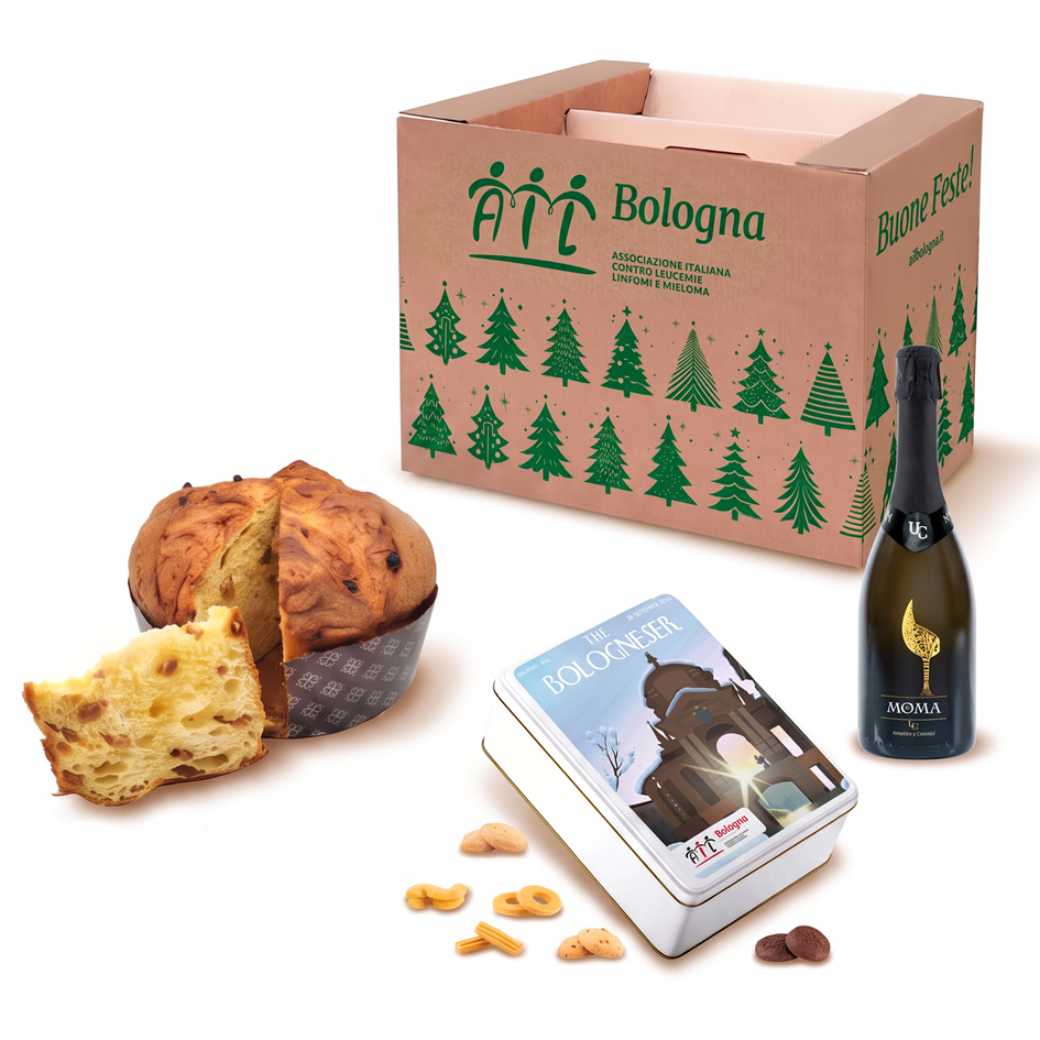 Confezione con panettone, cioccolatini e bottiglia